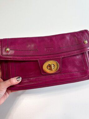 Vintage Y2K Coach Legacy Lindsey Hampton Magenta Pink Wristlet Clutch Bag Purse